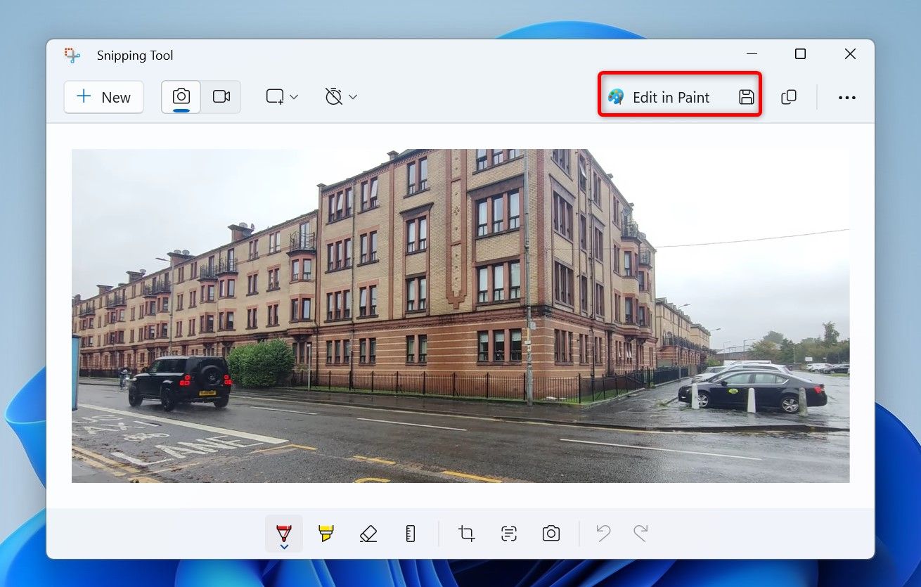 Кнопки Edit in Paint и Save As выделены в Snipping Tool.