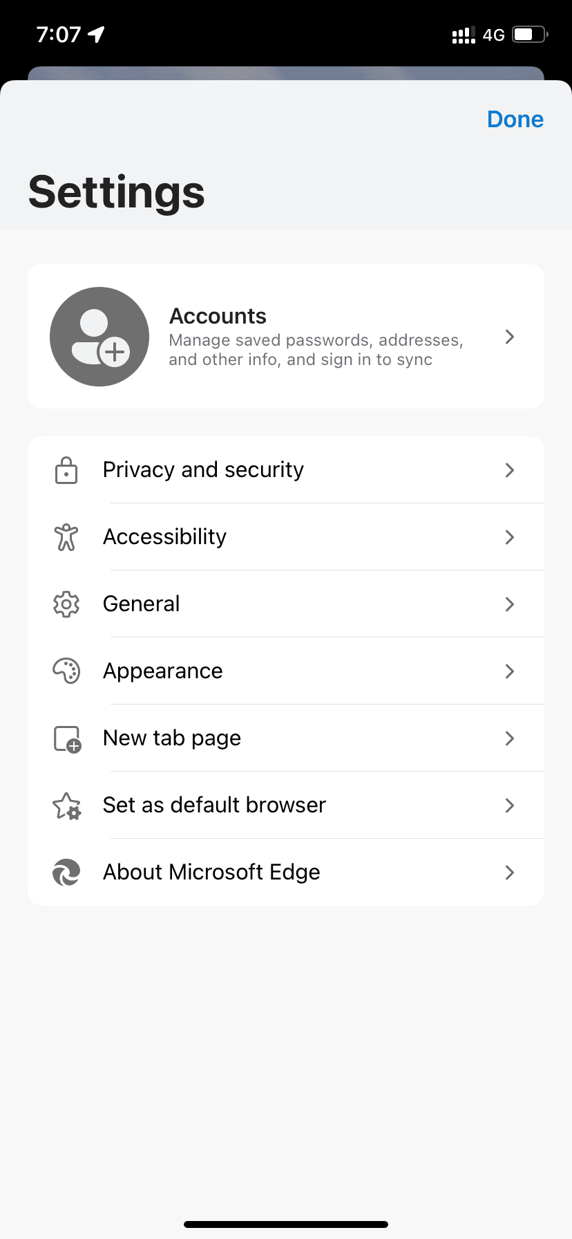 Меню настроек Edge на iPhone с выбором поисковой системы