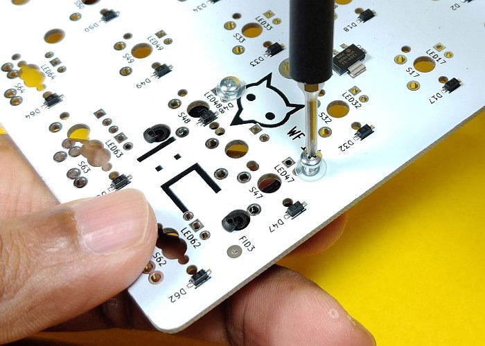 Процесс установки стабилизаторов на PCB