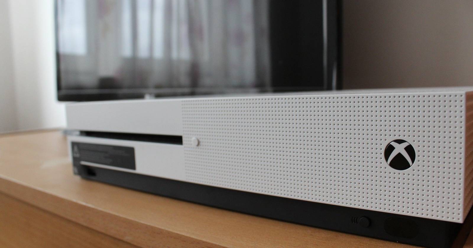 Трансляция с телефона на Xbox One, вид экрана консоли и телефона