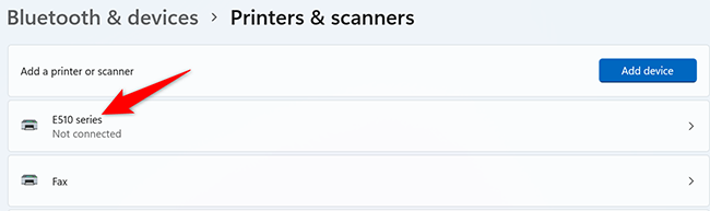 Выберите принтер из списка установленных принтеров.