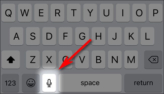 Коснитесь кнопки микрофона на клавиатуре iPhone или iPad.