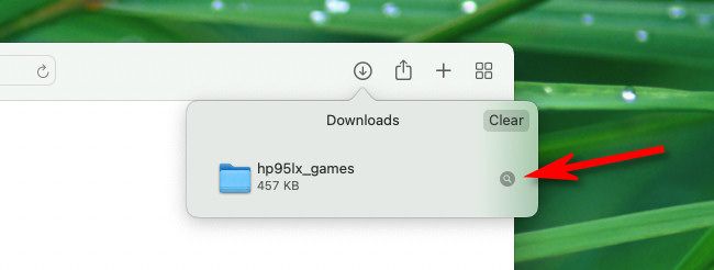 В списке загрузок Safari нажмите значок увеличительного стекла, чтобы показать файл в Finder.