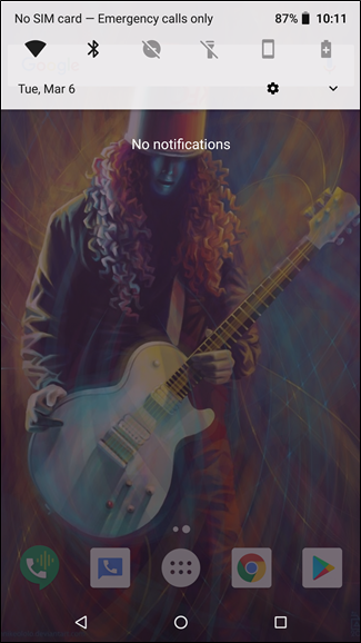 Результат: тёмная тема с яркими обоями после применения LWP+