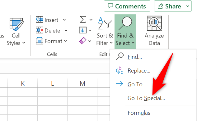Выберите Find & Select > Go To Special на ленте.
