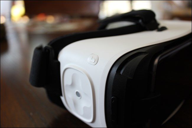 Вид интерфейса Gear VR с подсветкой кнопки назад