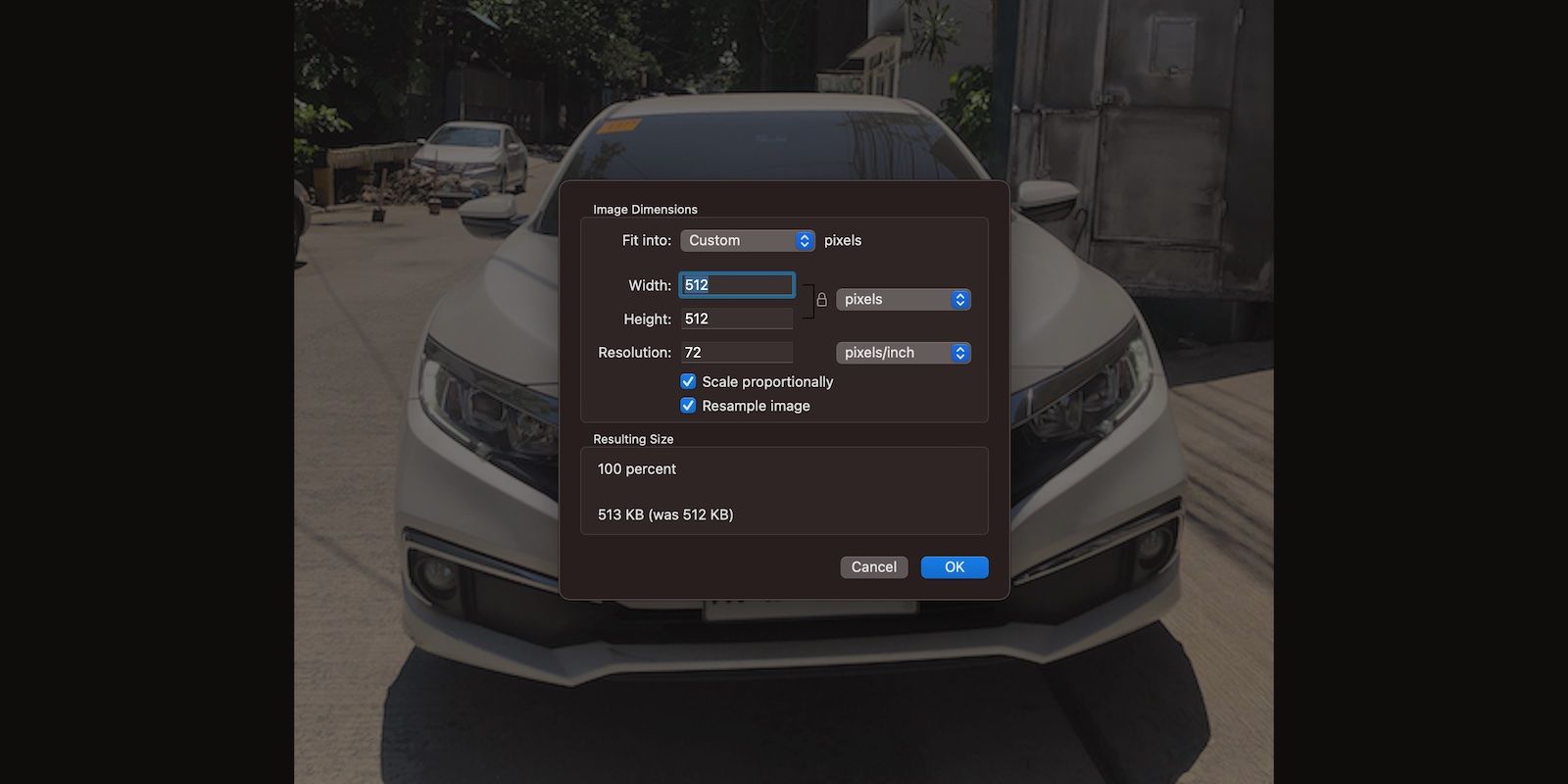 Изменение размера белого автомобиля до 512 x 512 пикселей