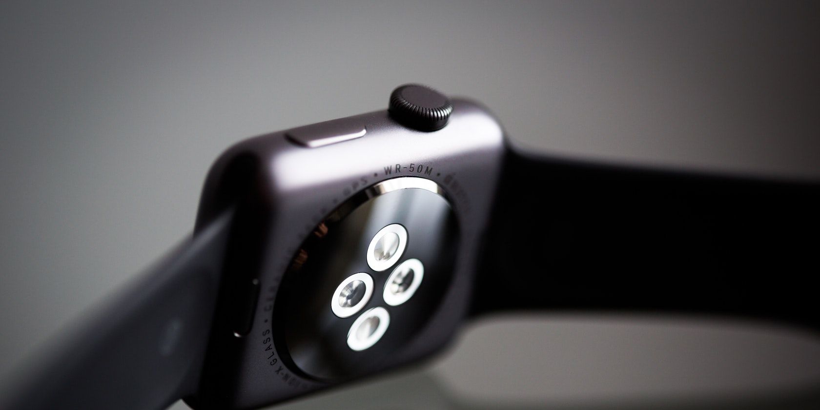 Как сменить ремешок Apple Watch быстро и безопасно