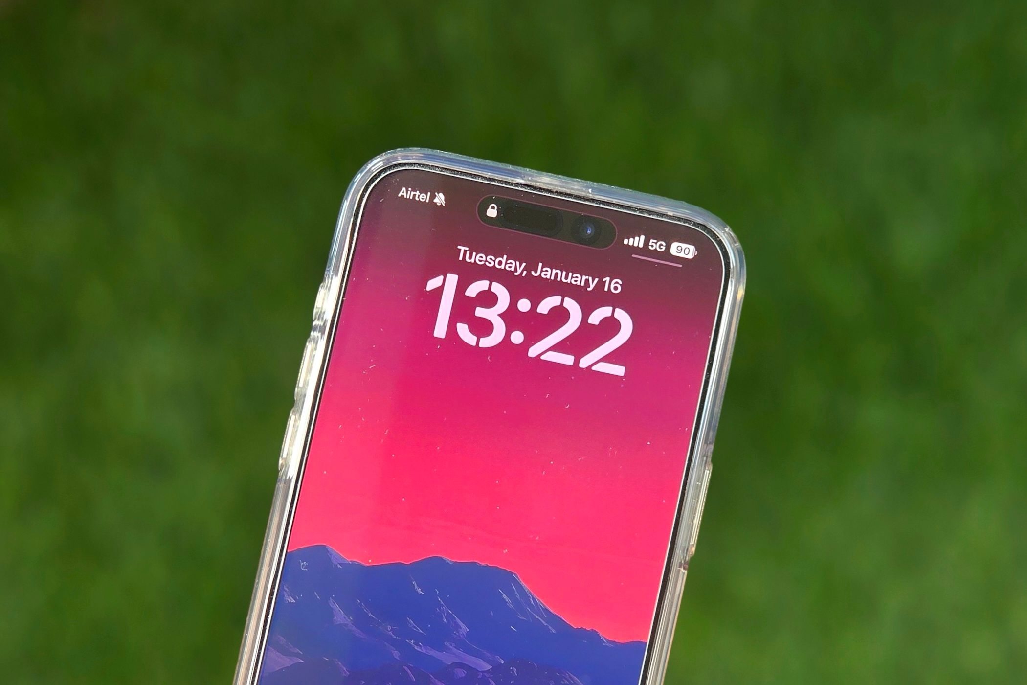 Скрыть иконку бесшумного режима на iPhone 15 Pro