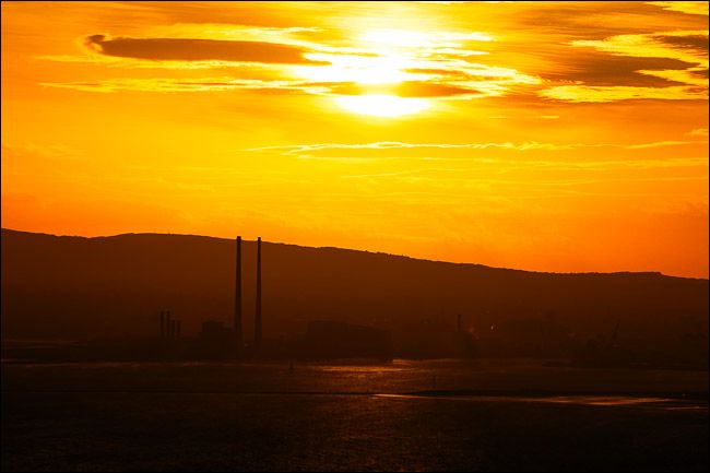 Преимущественно оранжевый закат с почти однородной гаммой