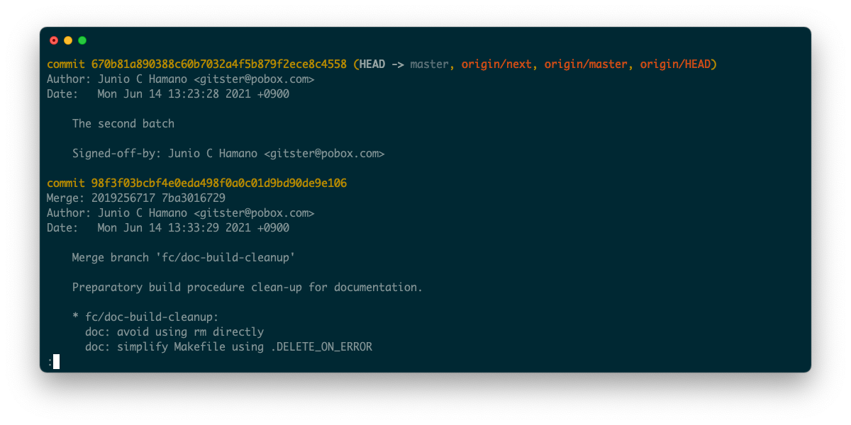 Скриншот терминала с выводом git log по умолчанию