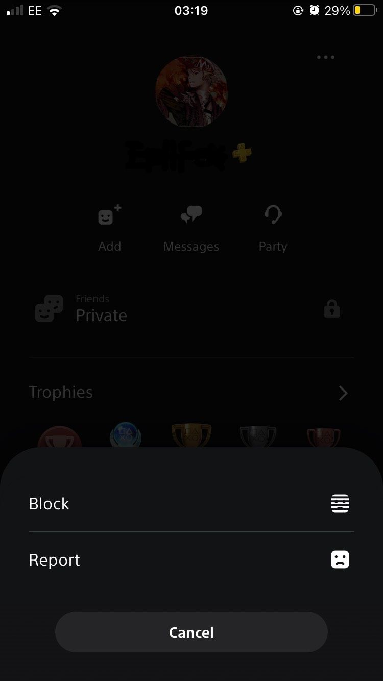 Профиль пользователя в приложении PlayStation с меню для блокировки или жалобы