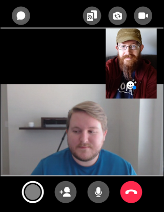 Кнопки интерфейса видеозвонка в Facebook Messenger