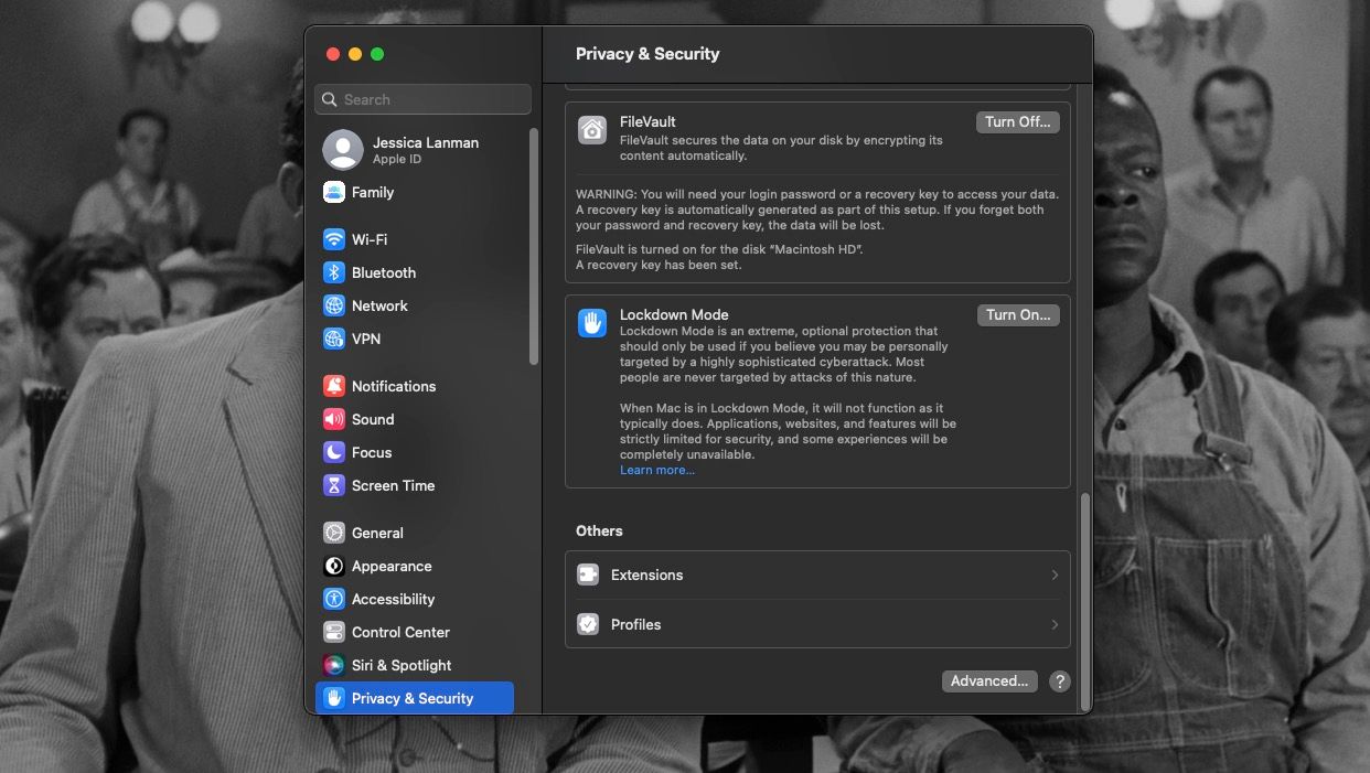Окно Конфиденциальность и безопасность в системных настройках Mac открыто