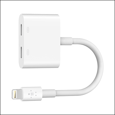 Переходник с двумя Lightning-портами для зарядки и наушников