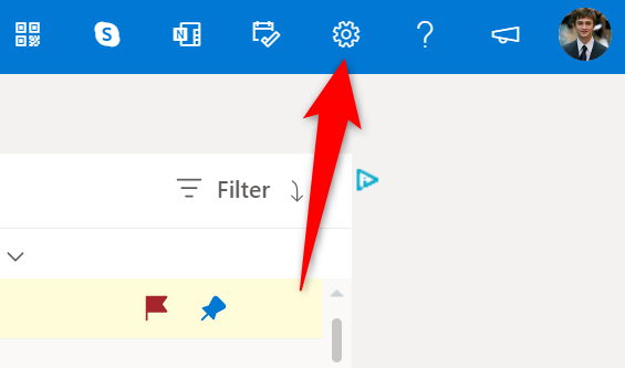 Нажмите значок «Настройки» в правом верхнем углу Outlook в вебе