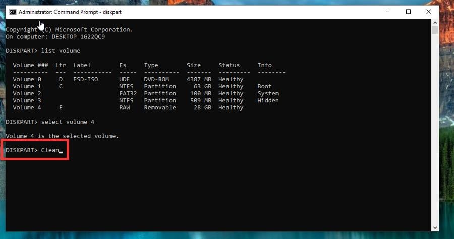 Команда clean в diskpart удаляет все разделы