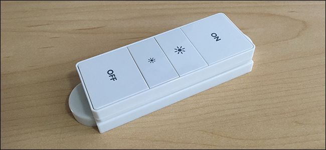 Hue Dimmer Switch прикреплён к крышке выключателя с помощью магнита