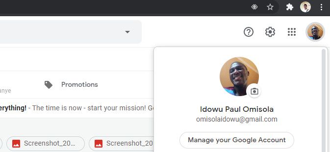 Кликните на значок камеры под изображением профиля в Gmail