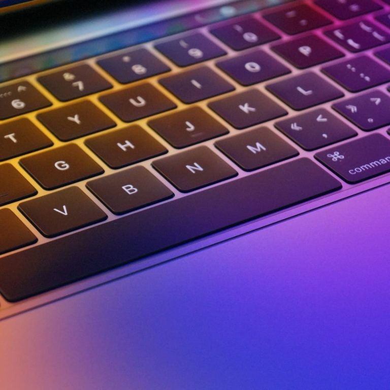 キーボードが逆に入力される問題を修正する方法