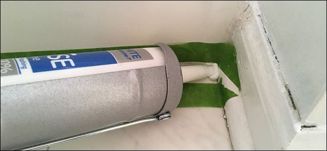 Сглаживание шва пальцем с водой