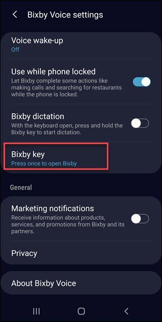 Настройки Bixby с выделенной опцией Кнопка Bixby