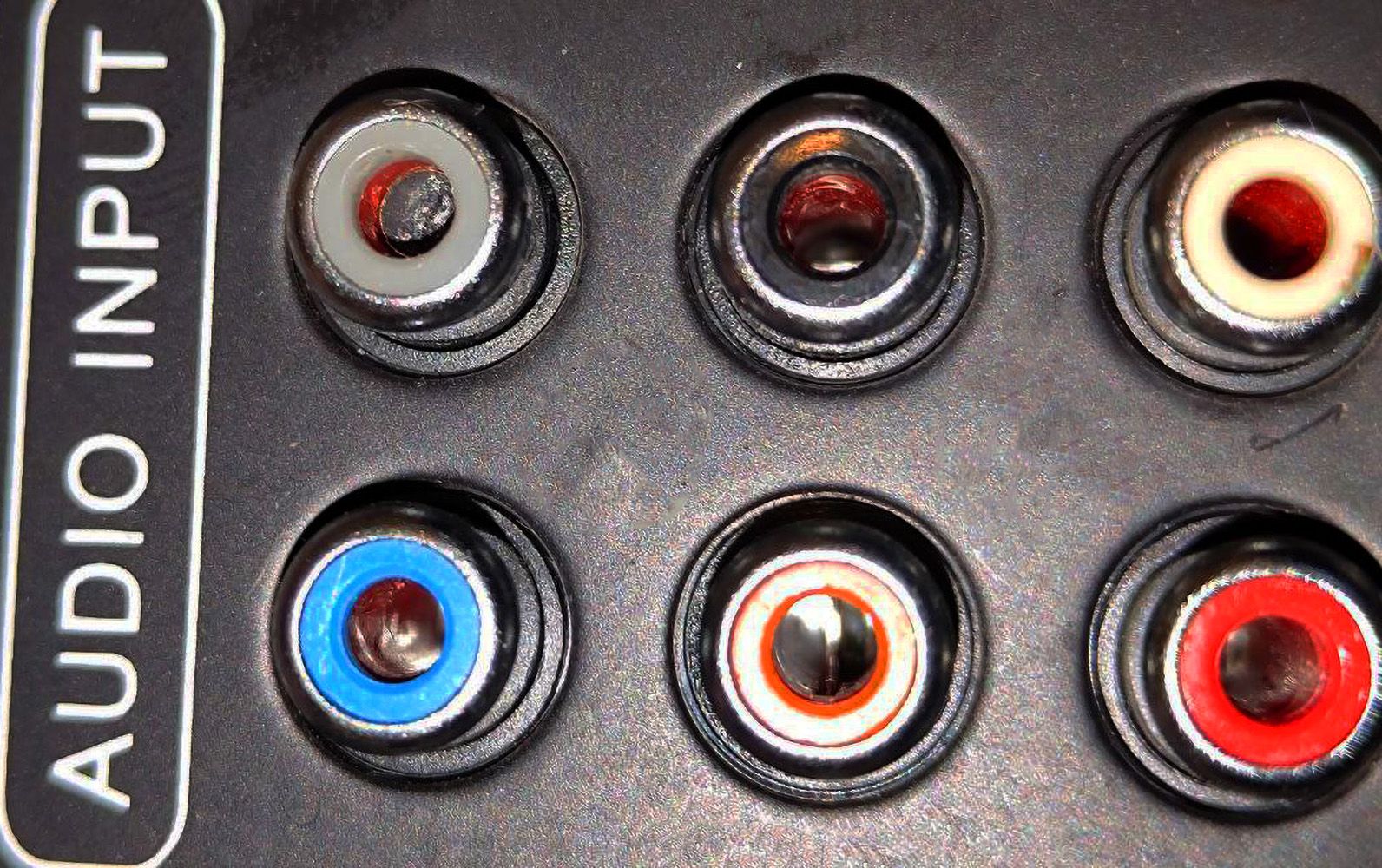 An RCA jack with a broken pin inside