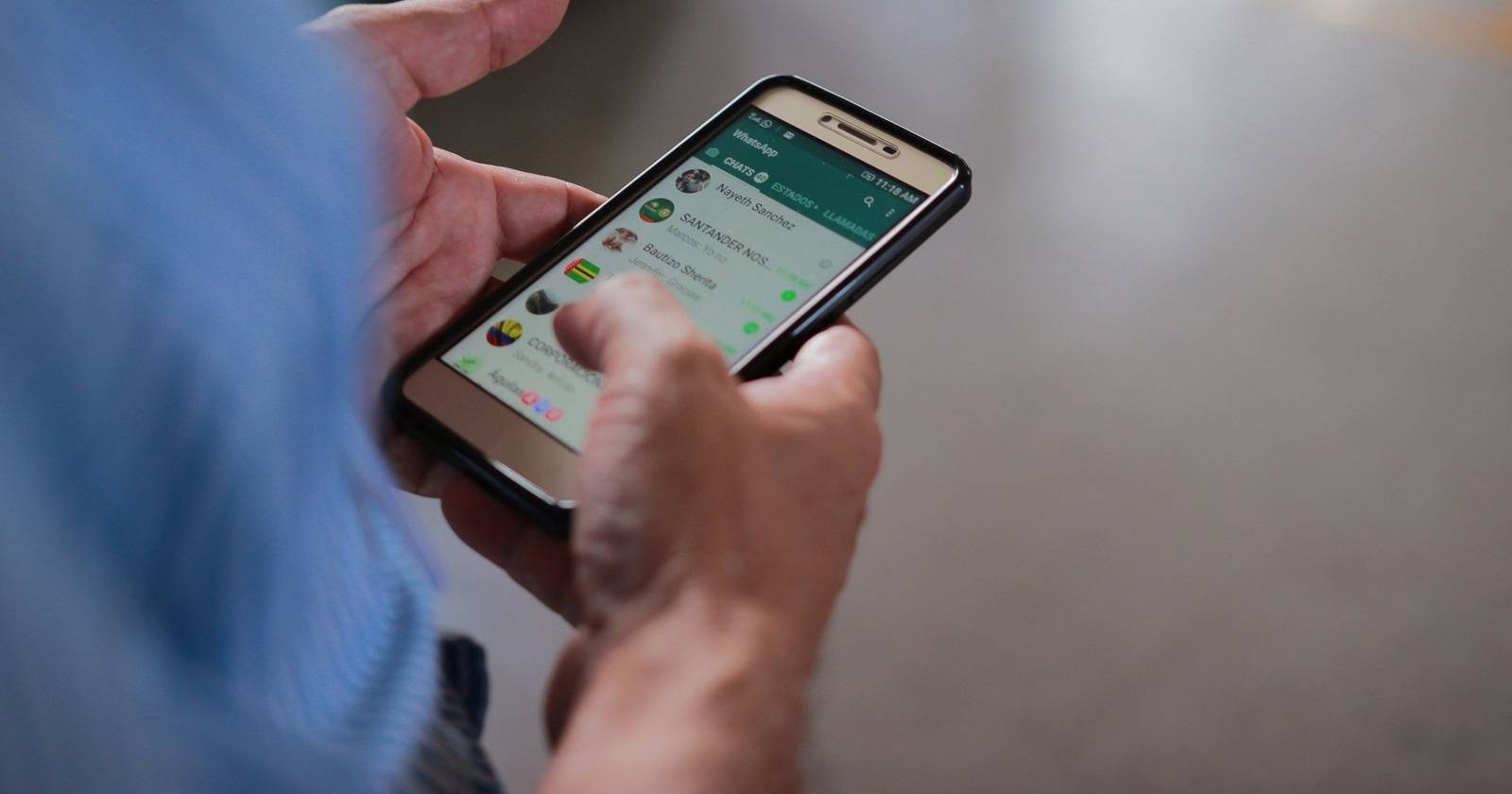 Читать WhatsApp без синих галочек