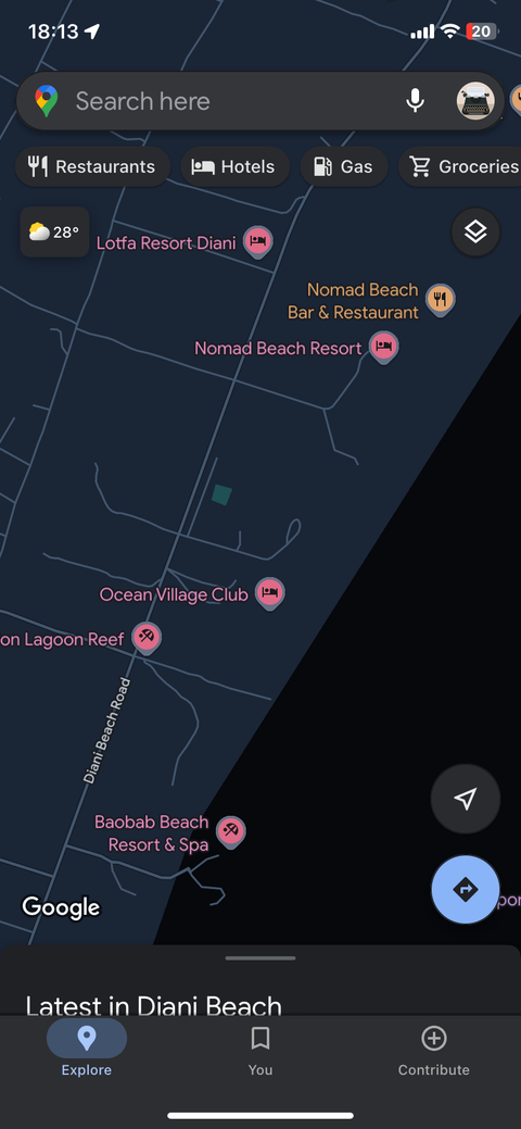 Приложение Google Maps открыто на мобильном устройстве