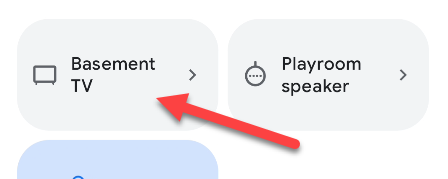 Выберите Chromecast в приложении Google Home.