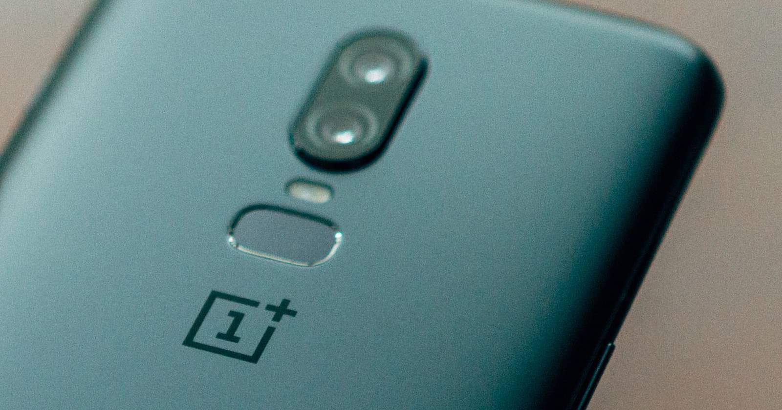 датчик отпечатка пальца на задней части телефона oneplus