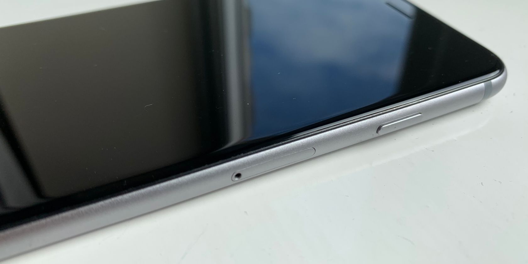 Лоток для SIM на iPhone