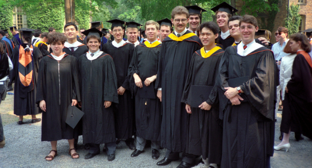 Выпускник в академической шапочке