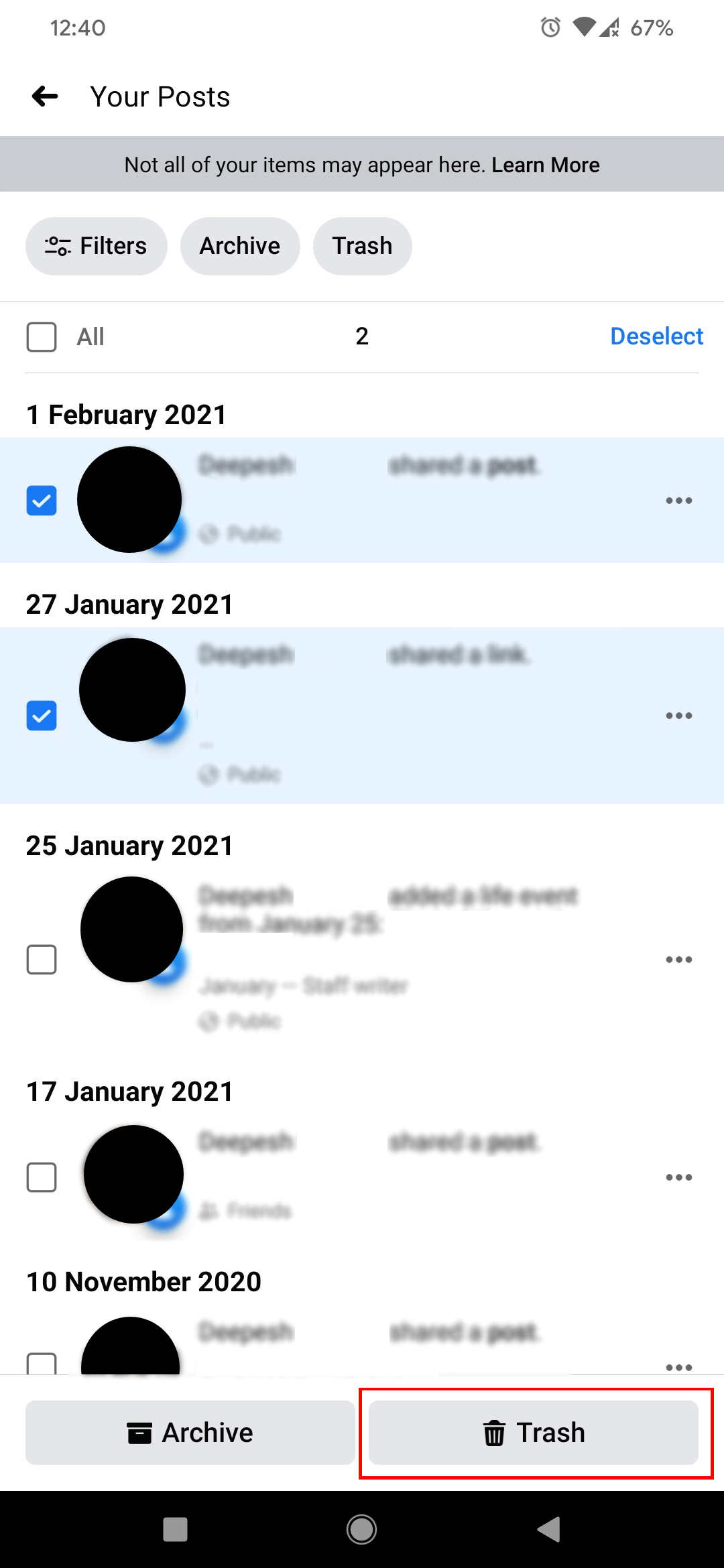 Выбор публикаций для удаления в приложении Facebook