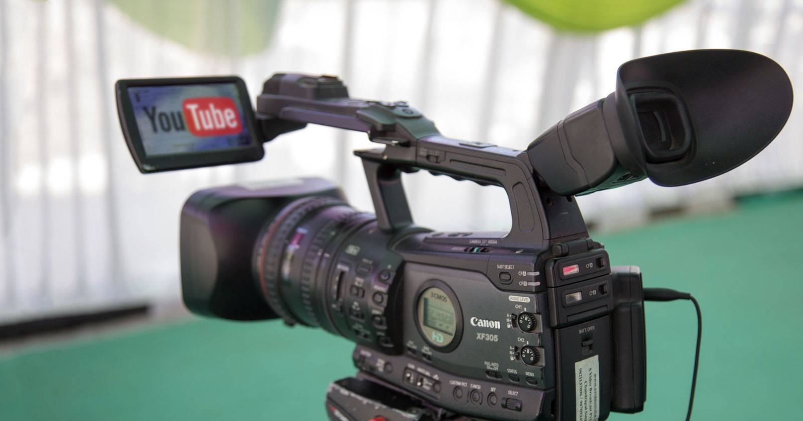 Недорогая домашняя студия для съёмки YouTube-видео с освещением и камерой