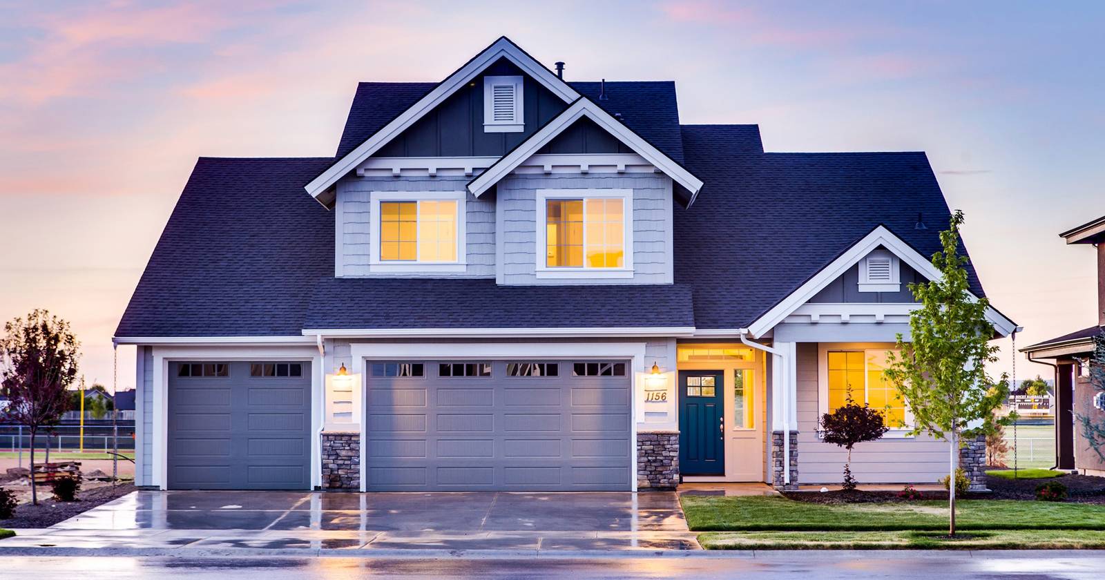 Охрана умного дома — парадный вход с камерами и освещением