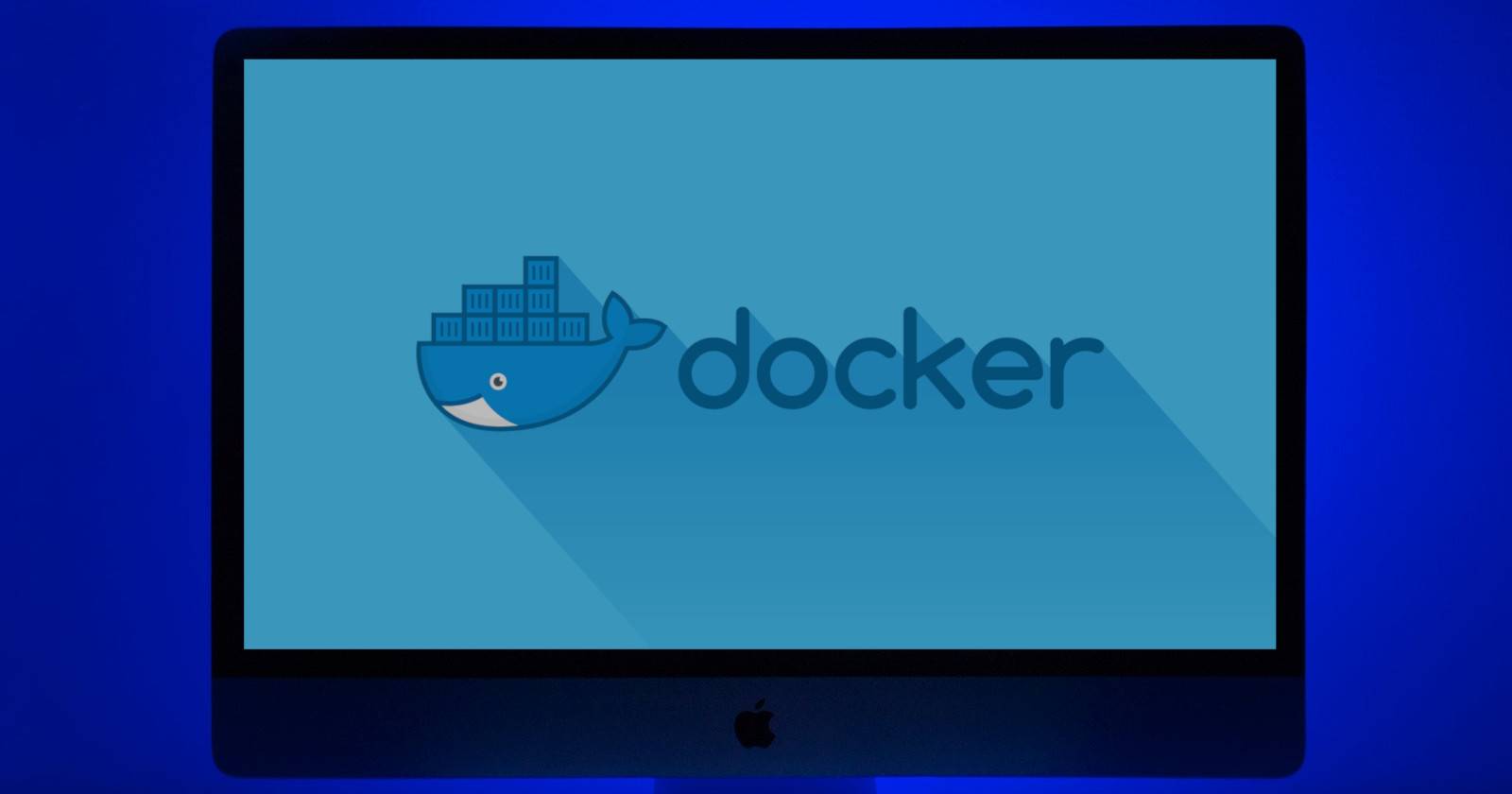 Рабочая станция с обоями Docker