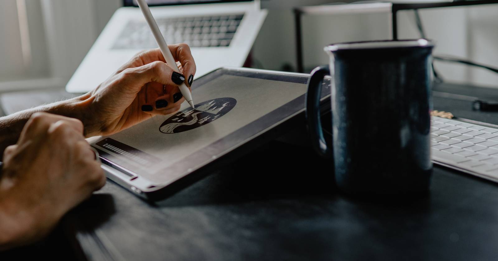 Рисунок на планшете с примером работы со слоями