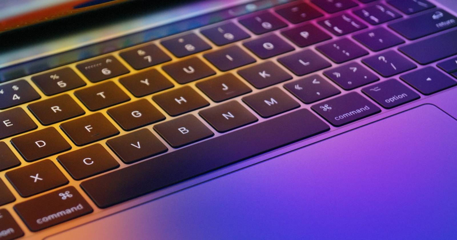 Подсветка клавиатуры MacBook с видимыми светодиодами под клавишами
