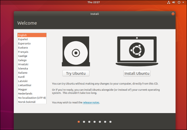 Экран «Попробовать Ubuntu или Установить Ubuntu», который появляется при загрузке с live-носителя