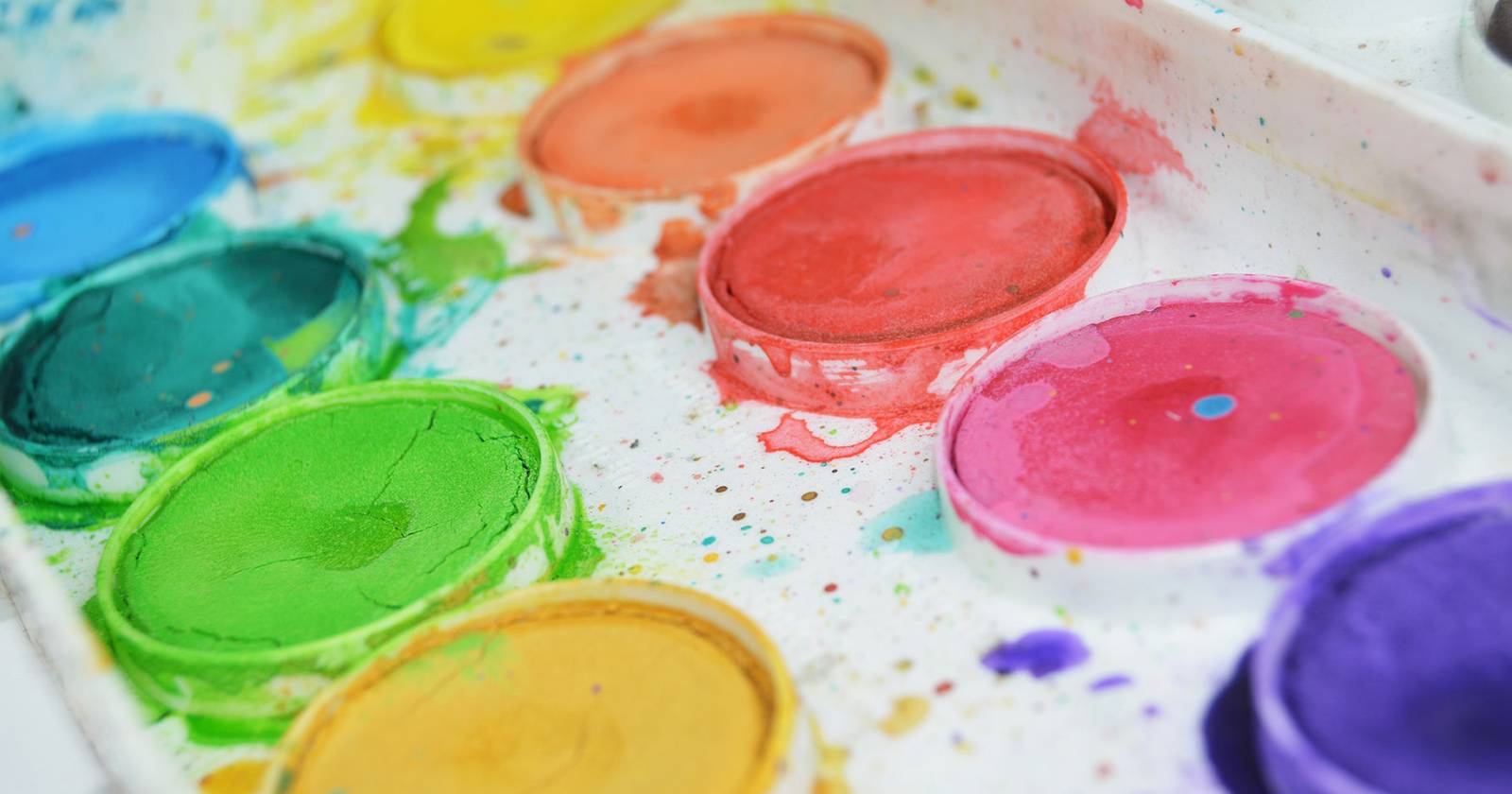 Вдохновляющие материалы для рисования на столе