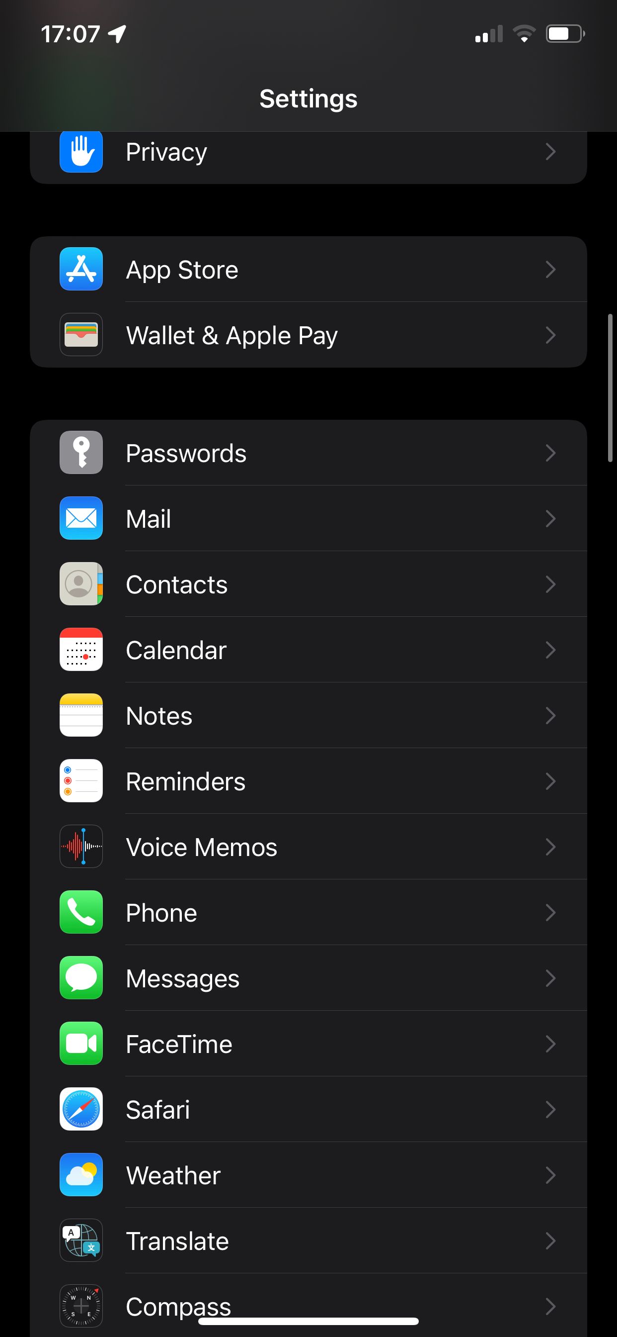 Скриншот раздела Пароли в приложении Настройки iOS.