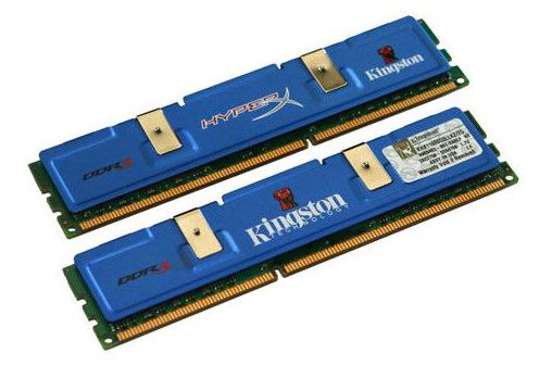 планки оперативной памяти на столе