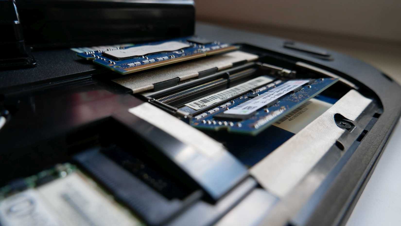 пустой слот RAM в ноутбуке