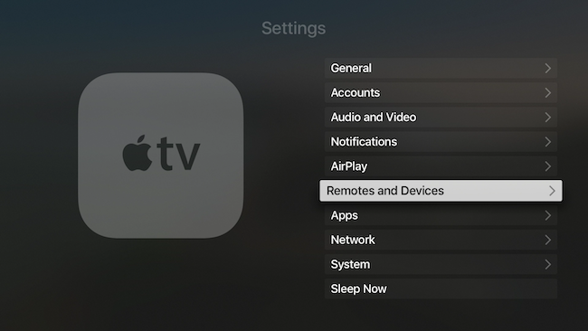 Экран с разделом Пульты и устройства на Apple TV