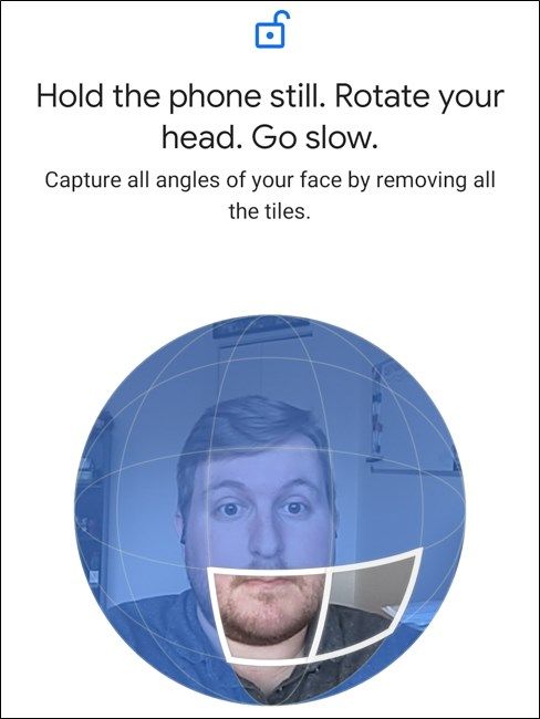 Поворачивайте голову, пока рамки не исчезнут во время настройки Face Unlock