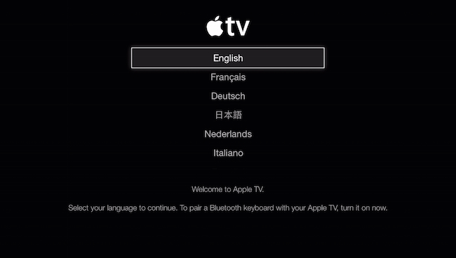 iPhone рядом с Apple TV для беспроводной настройки