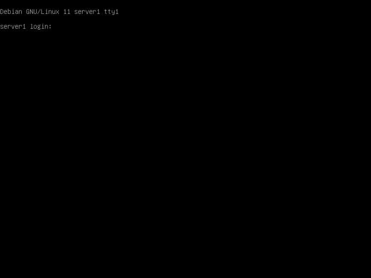 Первый запуск Debian 11, приглашение на вход