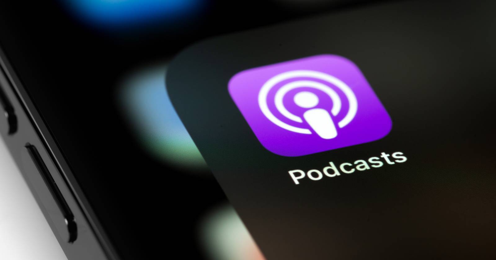 Экран iPhone — управление загрузками подкастов