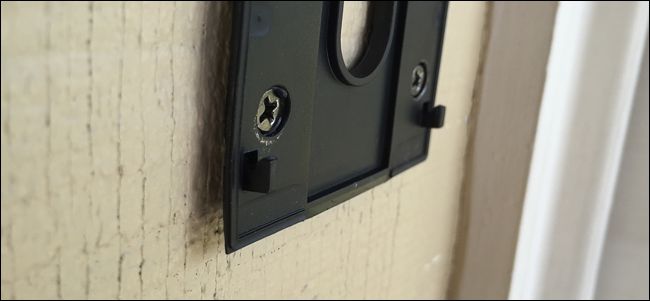 Закрепление корпуса Ring на монтажной пластине, вид снизу